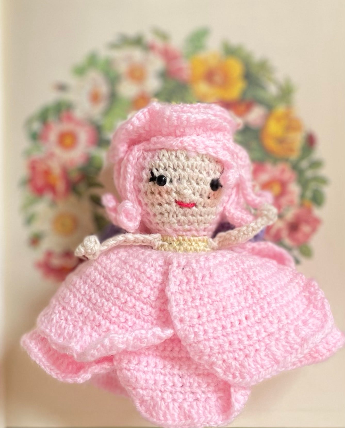 Modèle de poupée rose réversible – Patron au crochet 